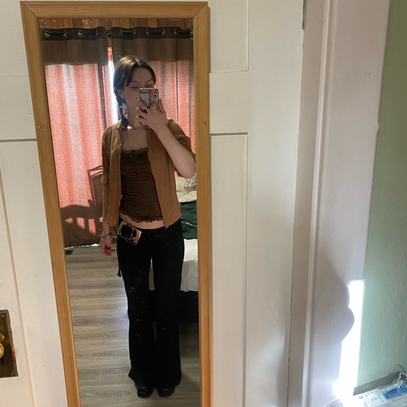 Low waisted black flares with metal belt - Picture 4 of 4